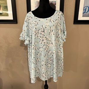 NWOT Lane Bryant Blue/White Floral Flutter Sleeve Top